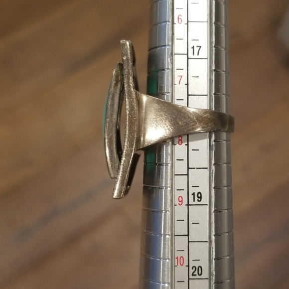 Beautiful ring - Picture 7 of 7